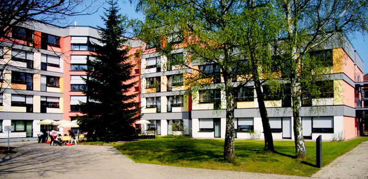 Wohnanlage für alte Menschen Farbgestaltung Außenansicht