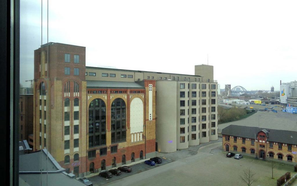 Plange Mühle in Düsseldorf, Ansicht vom Nachbar-Gebäude